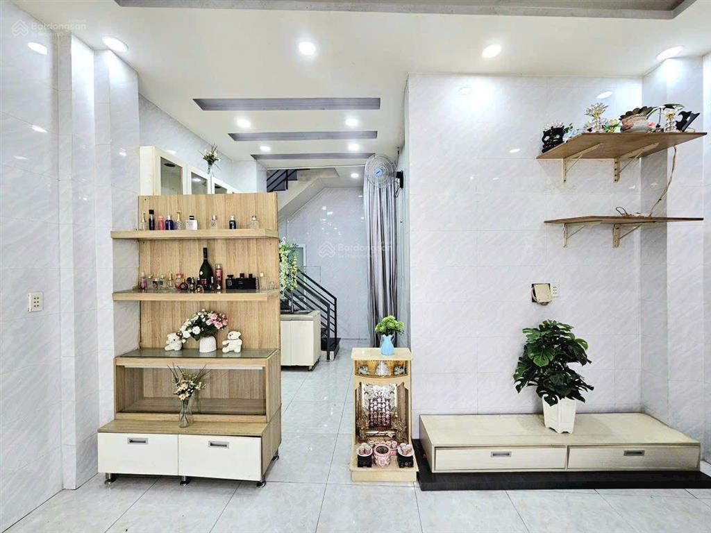 Cần bán gấp nhà đường bùi minh trực,p6q8,dt 5,2mx9m, 1 lầu,2 pn,giá 4,79 tỷ (tl)