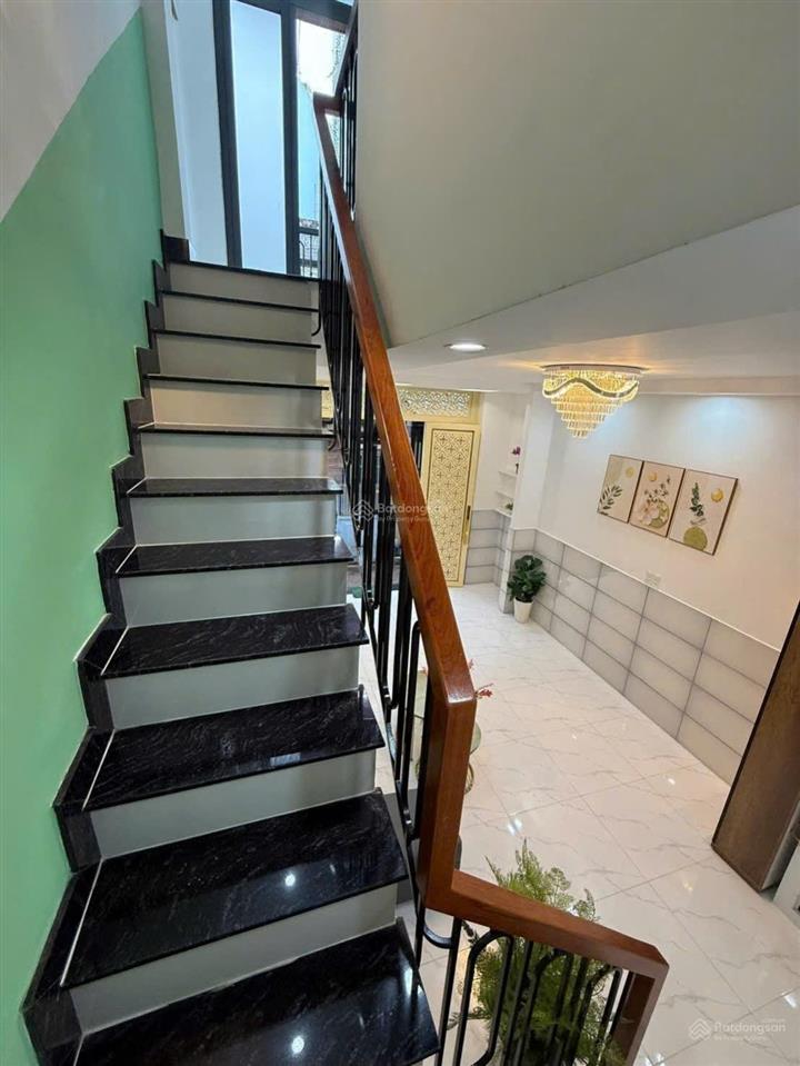 Nhà đường ba đình, p8, q8, dt 4m x 7,5m, 1 lầu, 2 pn, giá 3,98 tỷ (thương lượng)
