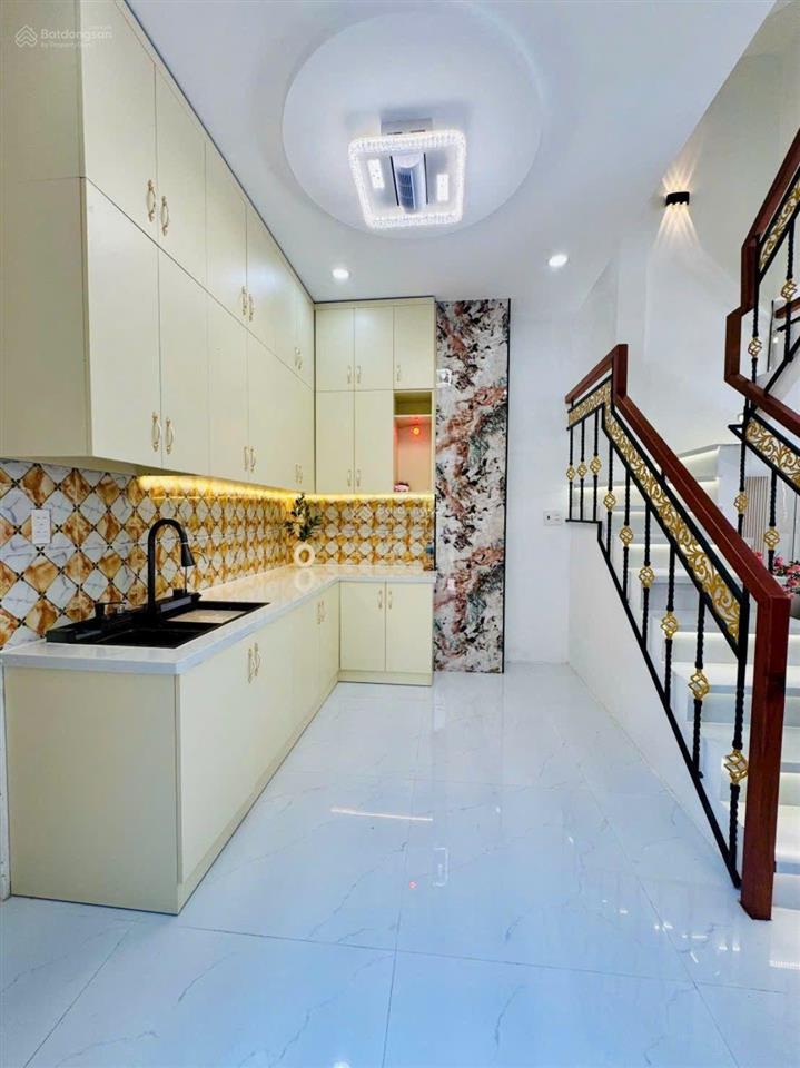 Nhà hẻm 4m đường âu dương lân, p.3, q.8, dt 3,6x10m, 2 lầu, sân thượng, 3 pn, giá 5,65 tỷ (tl)