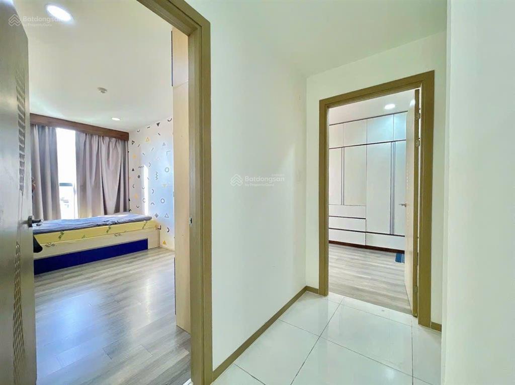 Bán căn hộ riva park, 5,6 tỷ, 82m2, full nội thất 2pn, 2wc, tại nguyễn tất thành, quận 4, tp.hcm