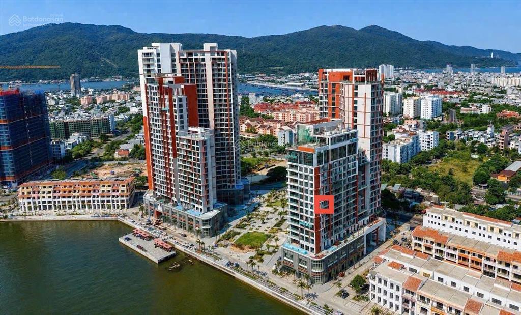 Cắt lỗ căn studio view xem pháo hoa sông hàn