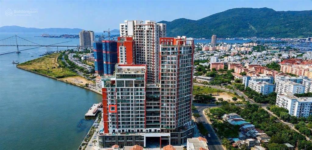Cắt lỗ căn studio view xem pháo hoa sông hàn