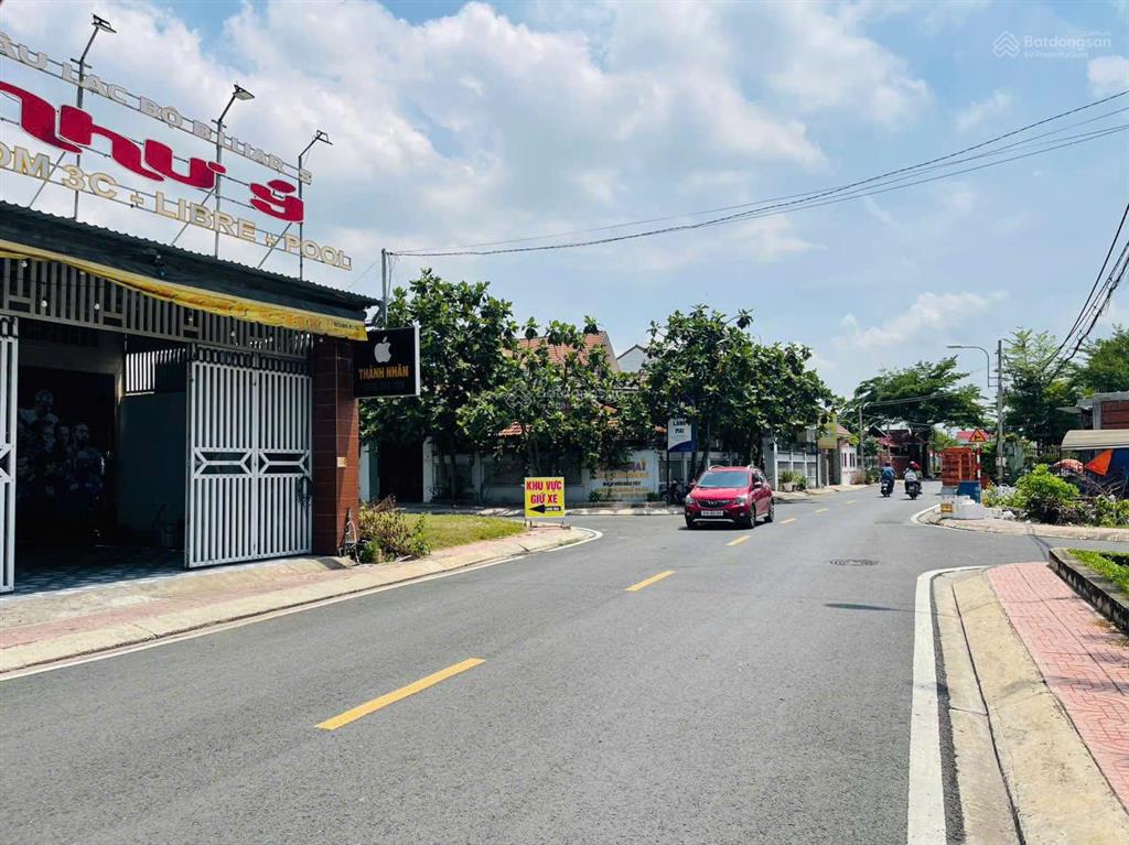 Gia đình cần bán nhanh miếng đất 295m2 góc 2 mt đường liêu bình hương, tân thông hội , củ chi