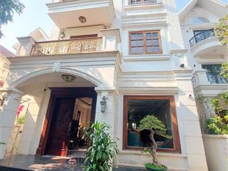 Bán biệt thự hoa sữa 8 vinhomes riverside 300m2 chỉ 110 tỷ. view sông, nội thất đẳng cấp, khép kín