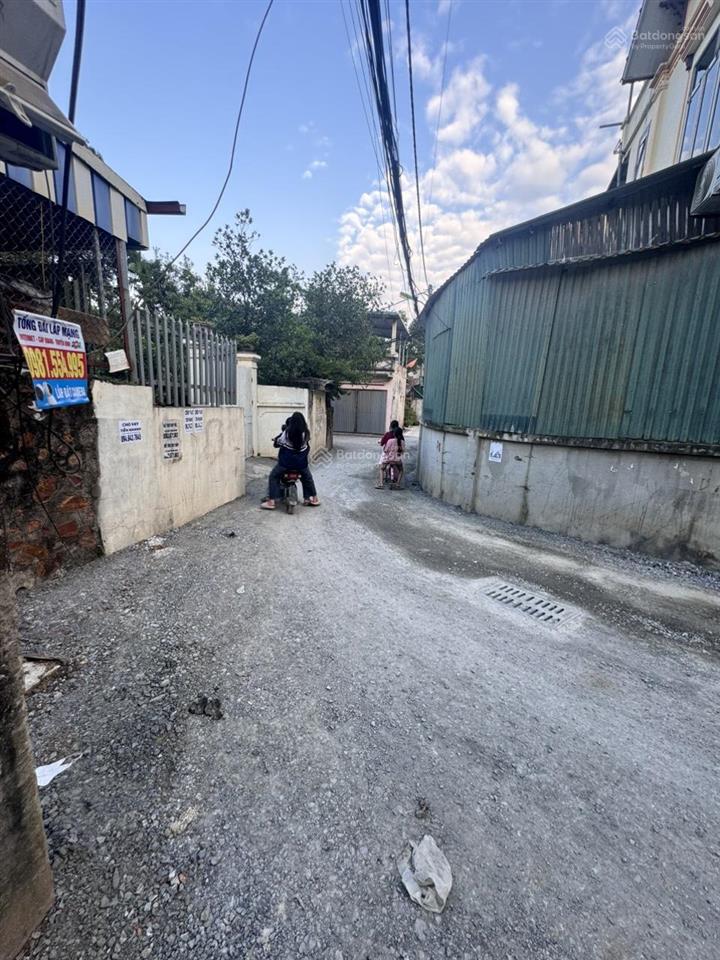 Bán 50m đất chúc sơn ô tô đỗ cách 1 nhà, giá nhỉnh 3 tỷ.  0989 462 ***