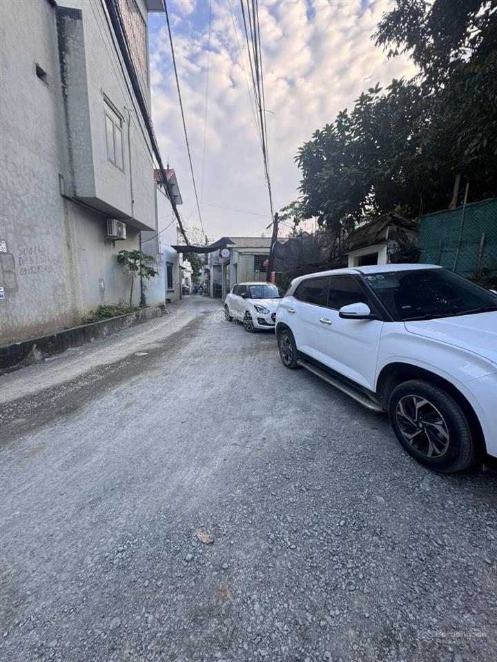Bán 50m đất chúc sơn ô tô đỗ cách 1 nhà, giá nhỉnh 3 tỷ.  0989 462 ***