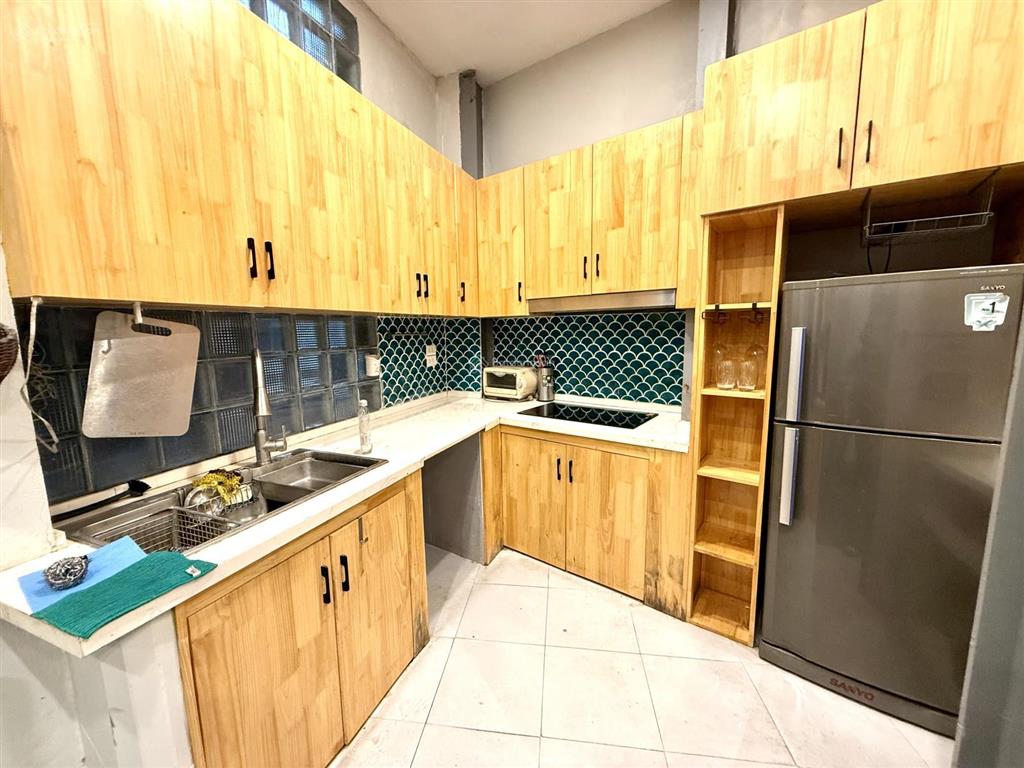 Căn nhà đẹp 3 tầng bán ở mặt công viên thủ lệ phố bưởi và đào tấn đi vào, gần chợ