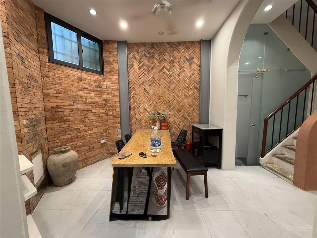 Căn nhà đẹp 3 tầng bán ở mặt công viên thủ lệ phố bưởi và đào tấn đi vào, gần chợ