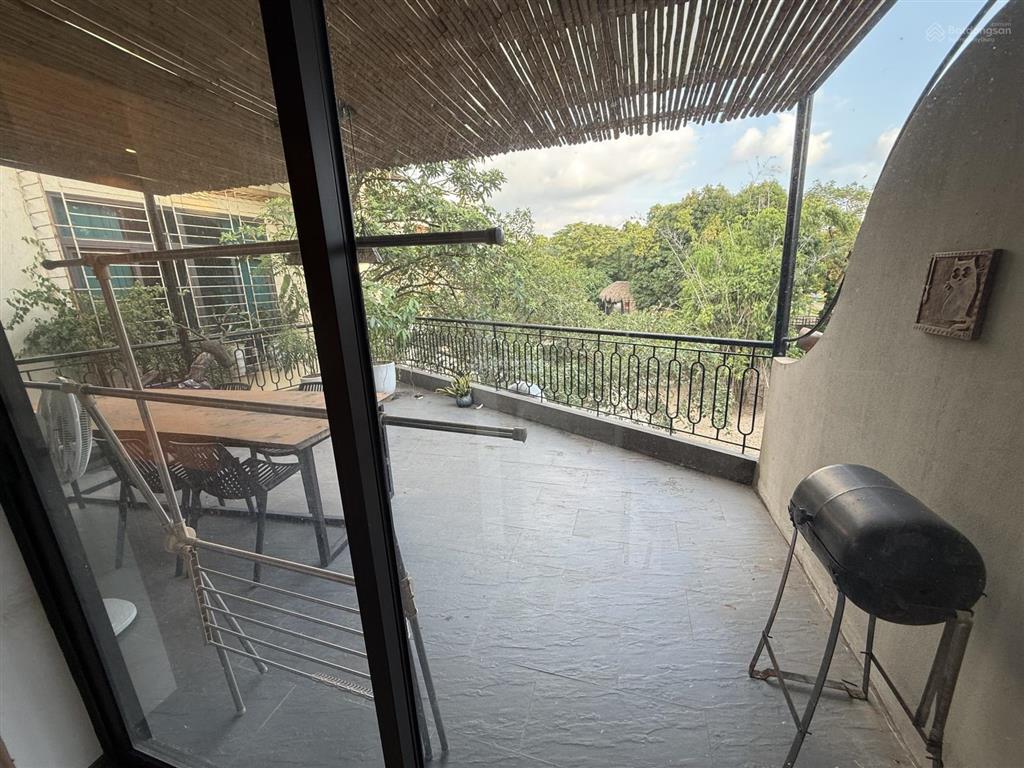 Căn nhà đẹp 3 tầng bán ở mặt công viên thủ lệ phố bưởi và đào tấn đi vào, gần chợ