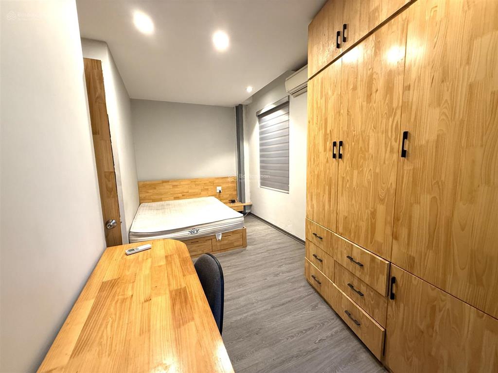 Căn nhà đẹp 3 tầng bán ở mặt công viên thủ lệ phố bưởi và đào tấn đi vào, gần chợ