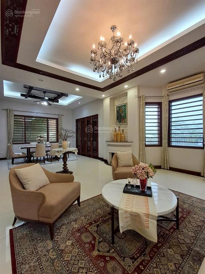 Biệt thự vườn đào bán ở khu d5 tuyệt đẹp, gara để 3 ô tô, view nhìn ra vườn hoa, gần lotte