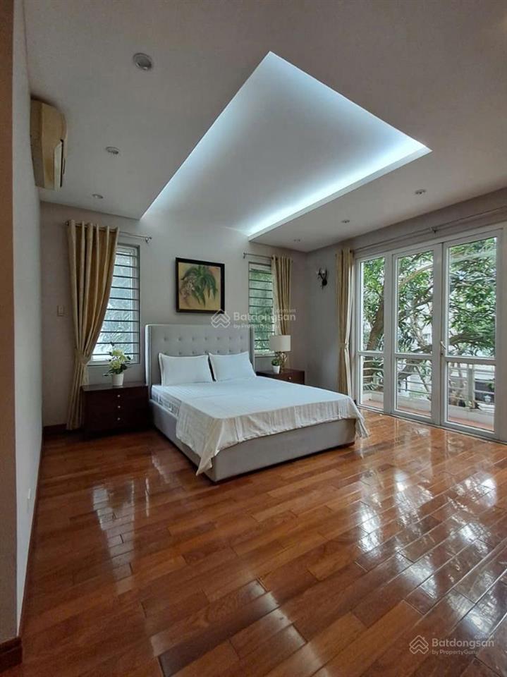 Biệt thự vườn đào bán ở khu d5 tuyệt đẹp, gara để 3 ô tô, view nhìn ra vườn hoa, gần lotte