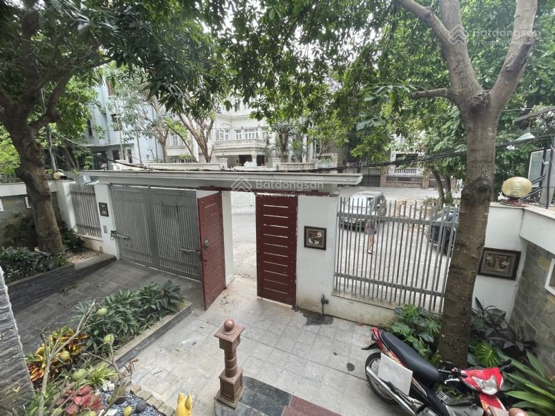 Biệt thự vườn đào bán ở khu d5 tuyệt đẹp, gara để 3 ô tô, view nhìn ra vườn hoa, gần lotte