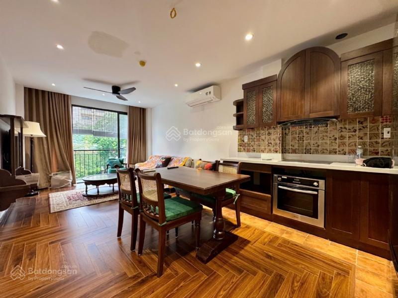 Tòa nhà 6 tầng view đẹp tuyệt hồ tây và nhìn ra công viên cho bạn sở hữu