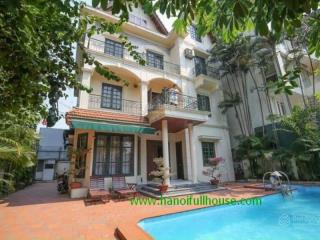 Căn biệt thự bể bơi sân vườn đẹp có diện tích rộng 343m2, bể bơi, xe hơi vào rẻ nhất hồ tây