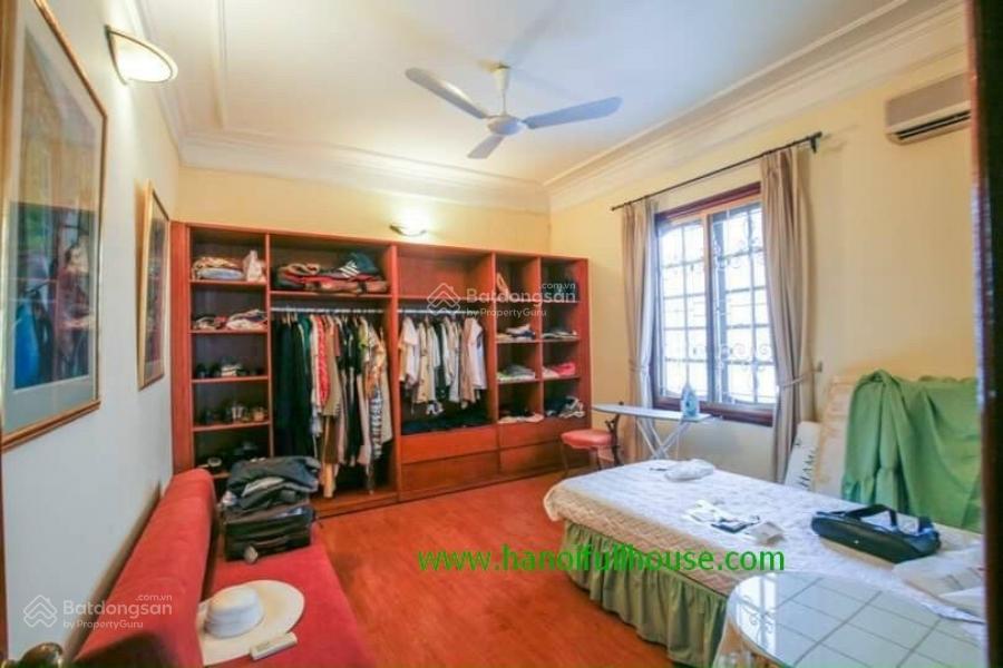 Căn biệt thự bể bơi sân vườn đẹp có diện tích rộng 343m2, bể bơi, xe hơi vào rẻ nhất hồ tây