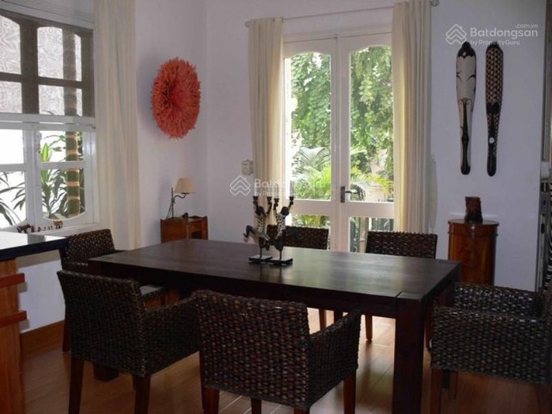 Bán căn nhà mặt phố âu cơ bên hồ tây, 72m2 x 4 tầng, gara xe hơi, tiện cho ở, kinh doanh