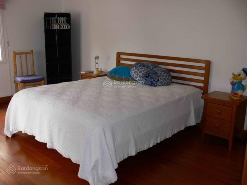 Bán căn nhà mặt phố âu cơ bên hồ tây, 72m2 x 4 tầng, gara xe hơi, tiện cho ở, kinh doanh