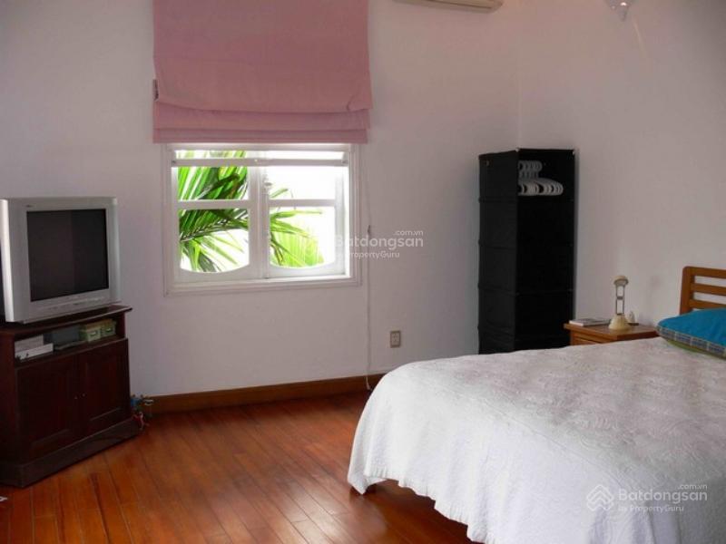 Bán căn nhà mặt phố âu cơ bên hồ tây, 72m2 x 4 tầng, gara xe hơi, tiện cho ở, kinh doanh