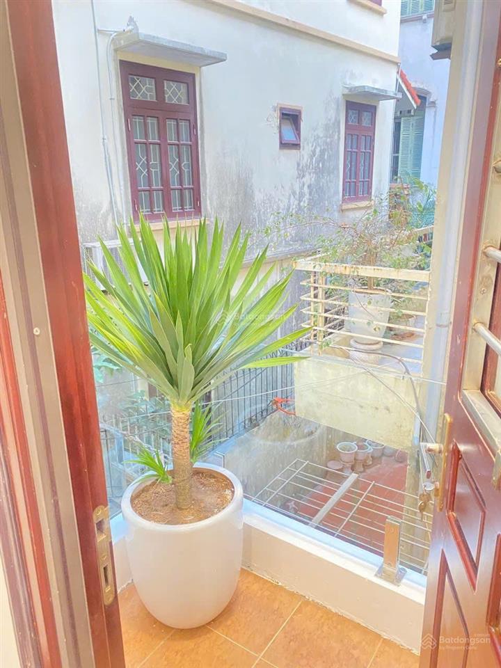 Căn nhà trung tâm phường bán đảo quảng an, tây hồ bán 73m2 x 4 tầng, đi bộ sát hồ tây