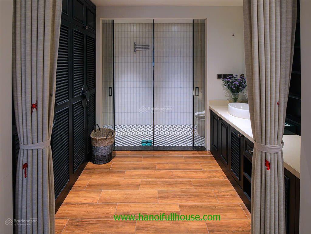 Căn hộ đẳng cấp với 2 phòng ngủ, view hồ ở hai bà trưng cho thuê
