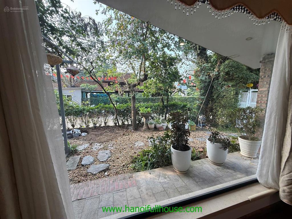 Nhà sân vườn, đồ cơ bản phù hợp làm spa, văn phòng ở tây hồ