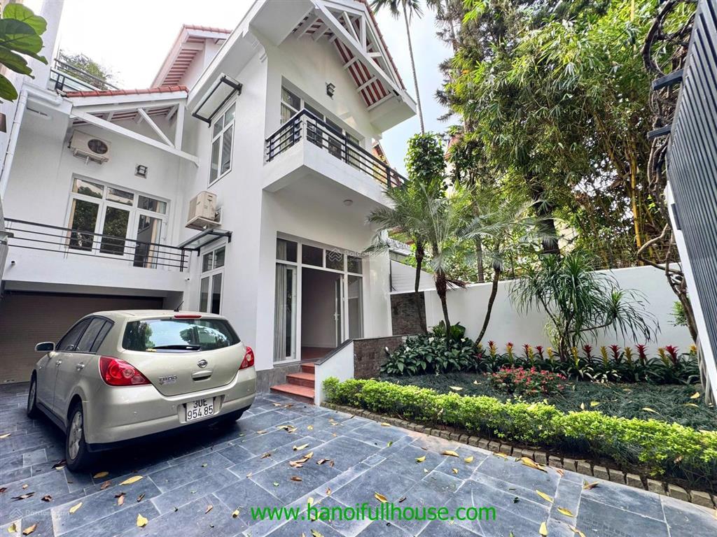 Biệt thự 4 phòng ngủ rộng rãi, sân vườn tuyệt đẹp tại tây hồ cho thuê