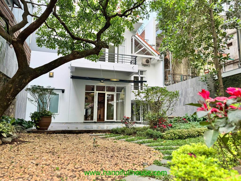 Biệt thự 4 phòng ngủ rộng rãi, sân vườn tuyệt đẹp tại tây hồ cho thuê
