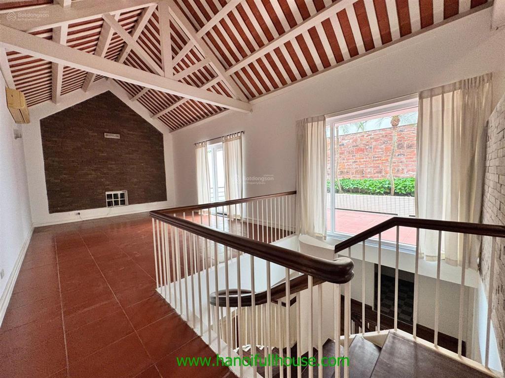 Biệt thự 4 phòng ngủ rộng rãi, sân vườn tuyệt đẹp tại tây hồ cho thuê