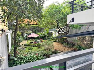 Biệt thự 4 phòng ngủ rộng rãi, sân vườn tuyệt đẹp tại tây hồ cho thuê