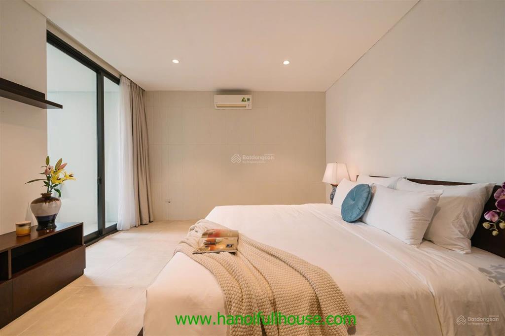 Cho thuê căn hộ 2 phòng ngủ view hồ tuyệt đẹp tại tây hồ đường vũ miên rộng 220 m2