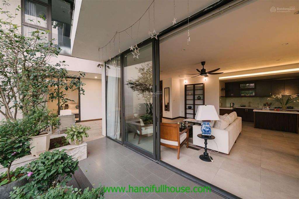 Cho thuê căn hộ 2 phòng ngủ view hồ tuyệt đẹp tại tây hồ đường vũ miên rộng 220 m2