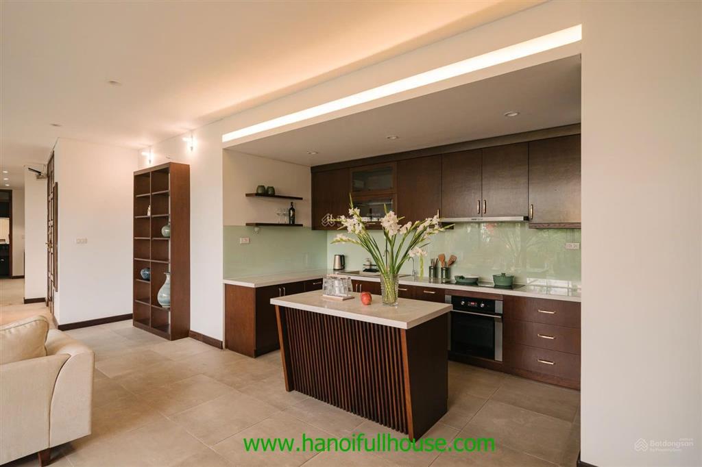 Cho thuê căn hộ 2 phòng ngủ view hồ tuyệt đẹp tại tây hồ đường vũ miên rộng 220 m2