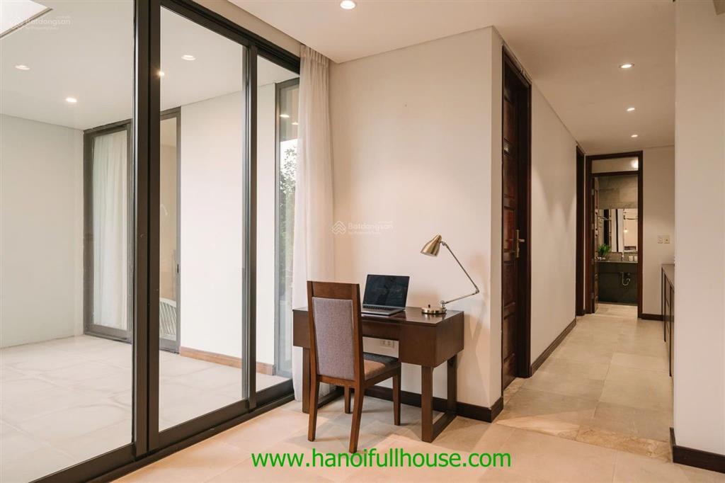 Cho thuê căn hộ 2 phòng ngủ view hồ tuyệt đẹp tại tây hồ đường vũ miên rộng 220 m2