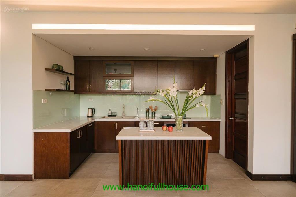 Cho thuê căn hộ 2 phòng ngủ view hồ tuyệt đẹp tại tây hồ đường vũ miên rộng 220 m2