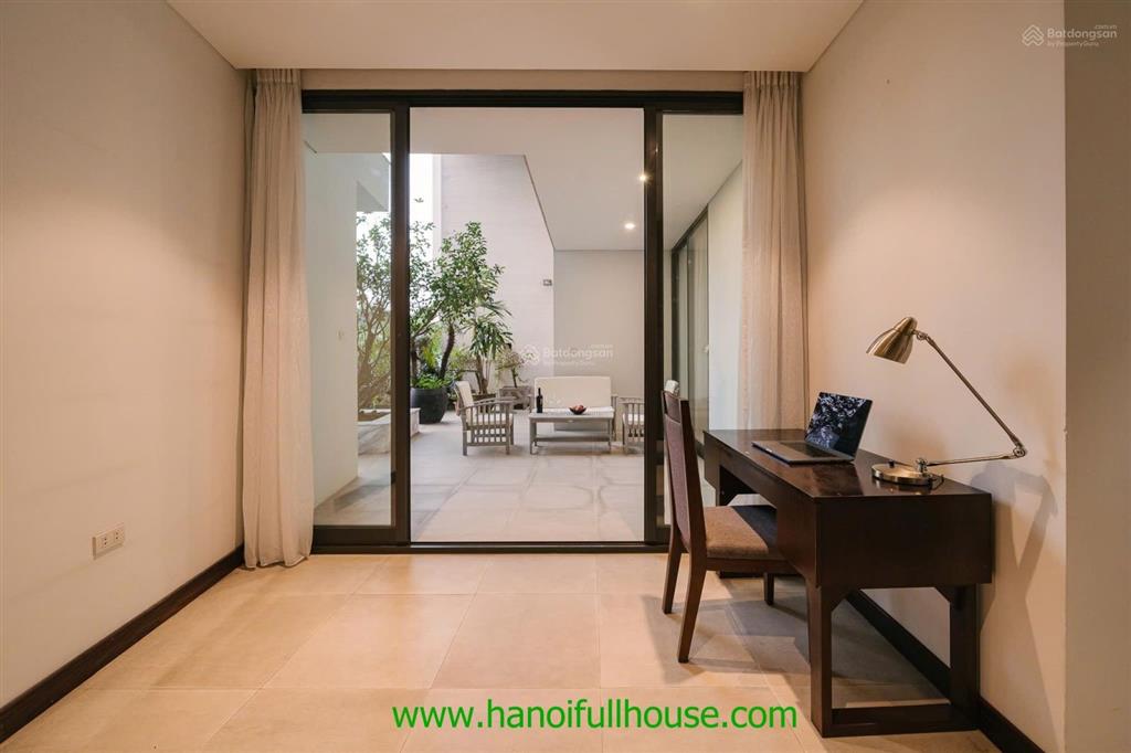 Cho thuê căn hộ 2 phòng ngủ view hồ tuyệt đẹp tại tây hồ đường vũ miên rộng 220 m2