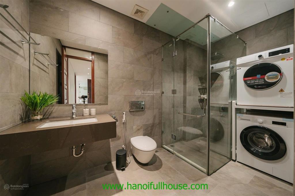 Cho thuê căn hộ 2 phòng ngủ view hồ tuyệt đẹp tại tây hồ đường vũ miên rộng 220 m2