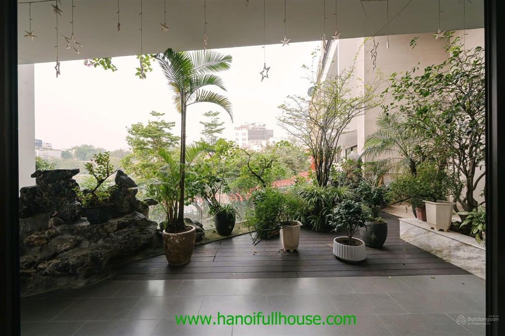 Cho thuê căn hộ 2 phòng ngủ view hồ tuyệt đẹp tại tây hồ đường vũ miên rộng 220 m2