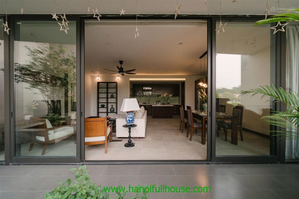 Cho thuê căn hộ 2 phòng ngủ view hồ tuyệt đẹp tại tây hồ đường vũ miên rộng 220 m2