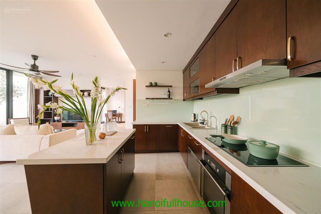 Cho thuê căn hộ 2 phòng ngủ view hồ tuyệt đẹp tại tây hồ đường vũ miên rộng 220 m2