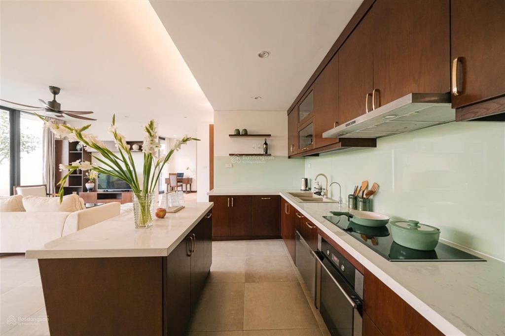 Căn hộ 2 phòng ngủ view hồ tuyệt đẹp tại tây hồ đường vũ miên rộng tới 210m2