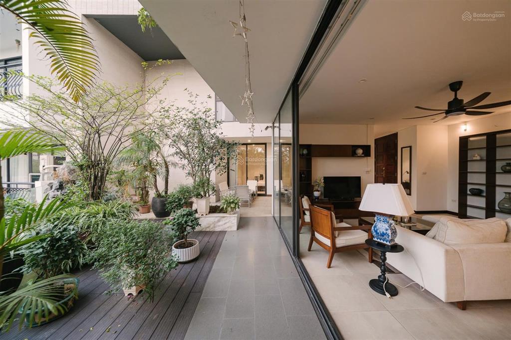 Căn hộ 2 phòng ngủ view hồ tuyệt đẹp tại tây hồ đường vũ miên rộng tới 210m2