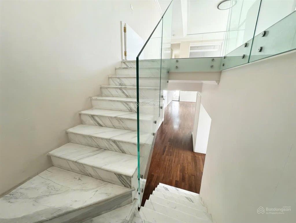 Căn hộ duplex rộng 450 m2 tại golden west lake, tây hồ cho thuê