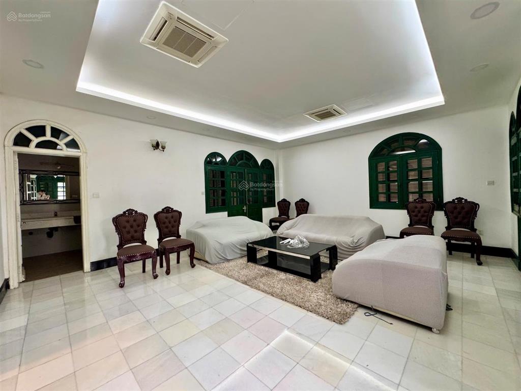 Biệt thự rộng, 6 phòng ngủ, thang máy, gara ở tây hồ cho thuê