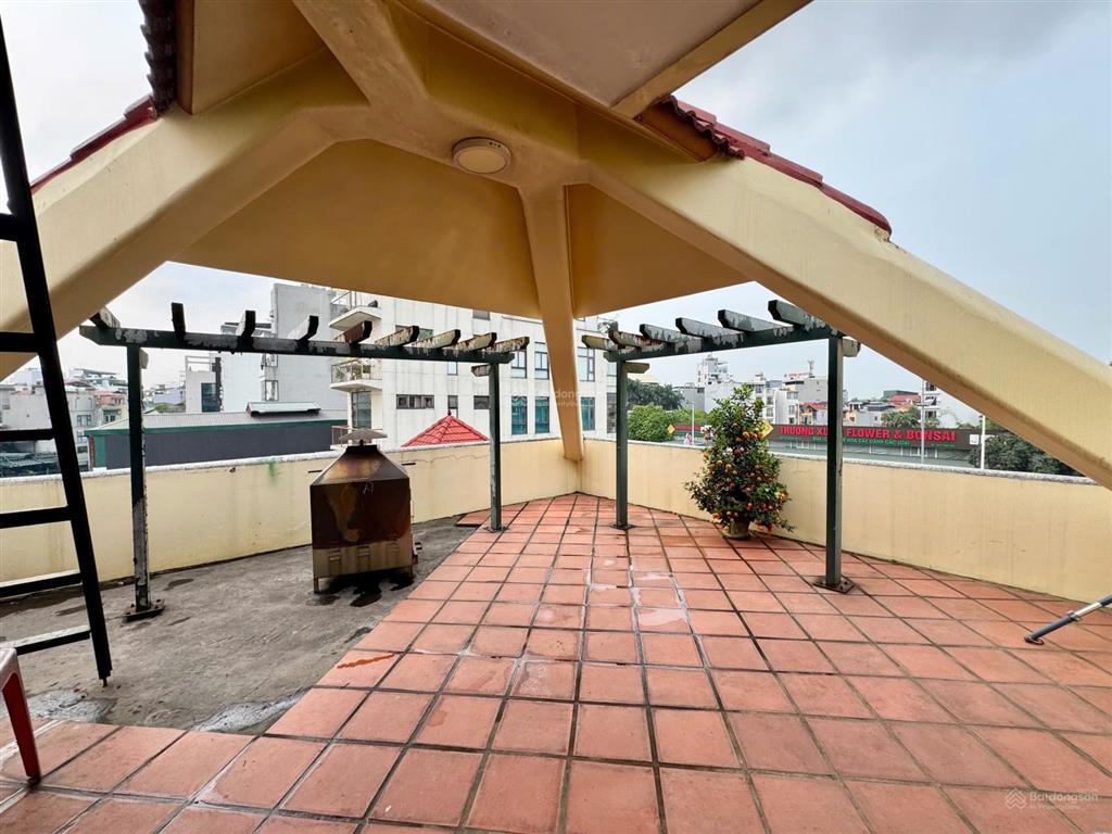 Biệt thự rộng, 6 phòng ngủ, thang máy, gara ở tây hồ cho thuê