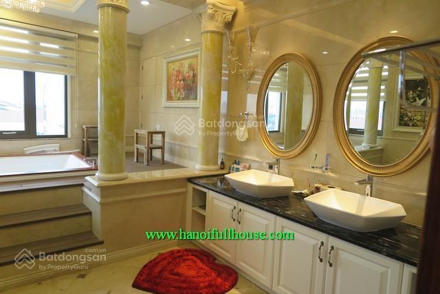 Cho thuê căn hộ cao cấp, 300m2, nội thất thiết kế theo phong cách hoàng gia ở hoàn kiếm