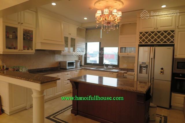 Cho thuê căn hộ cao cấp, 300m2, nội thất thiết kế theo phong cách hoàng gia ở hoàn kiếm