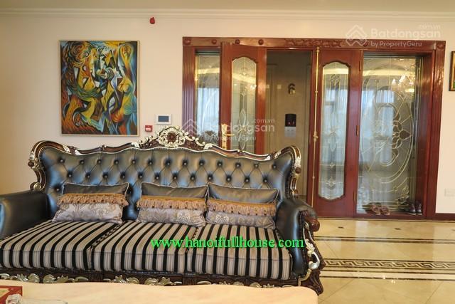 Cho thuê căn hộ cao cấp, 300m2, nội thất thiết kế theo phong cách hoàng gia ở hoàn kiếm