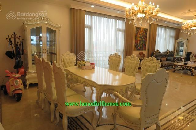 Cho thuê căn hộ cao cấp, 300m2, nội thất thiết kế theo phong cách hoàng gia ở hoàn kiếm