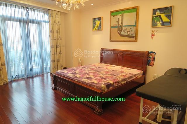 Cho thuê căn hộ cao cấp, 300m2, nội thất thiết kế theo phong cách hoàng gia ở hoàn kiếm